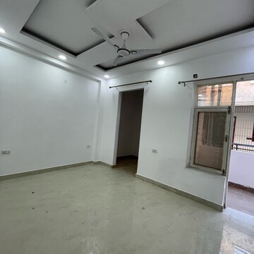 Room in 3 BHK Builder Floor at Green Fields Colony – for Rent
