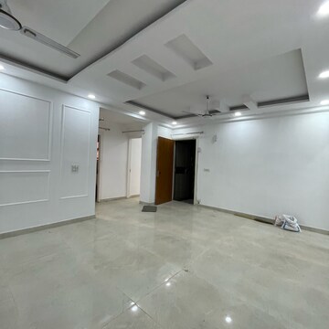 Room in 3 BHK Builder Floor at Green Fields Colony – for Rent