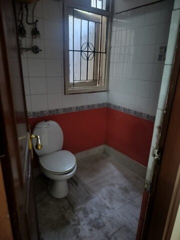 Bathroom in 3 BHK Builder Floor at SS Southend Floors, South City 2 – for Rent