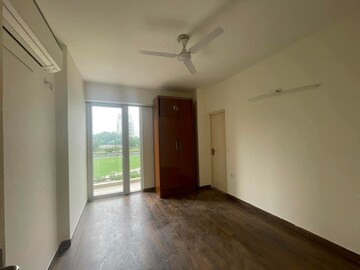 Room in 3 BHK Apartment at Conscient Heritage Max, Sector 102 – for Sale