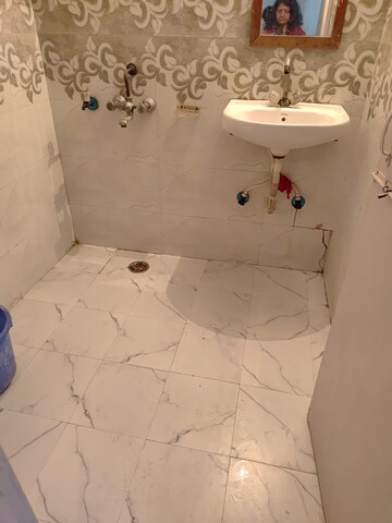Bathroom in 3.5 BHK Villa at RWA Apartments Sector 41, Sector 41 – for Rent