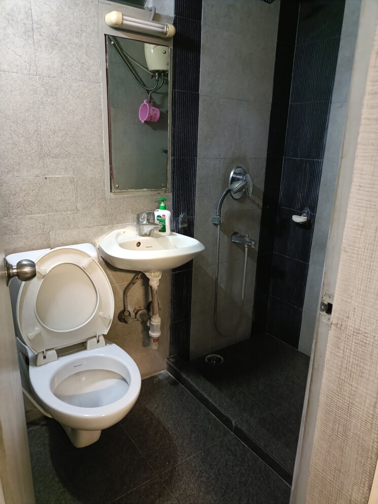 Bathroom, bhawanipore 3 Bedroom 1340 Sq.Ft. Apartment In Bhawanipore Kolkata 8272794