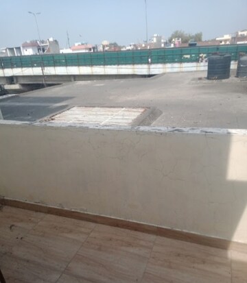 Swimming Pool in 2 BHK Villa at Aliganj – for Rent