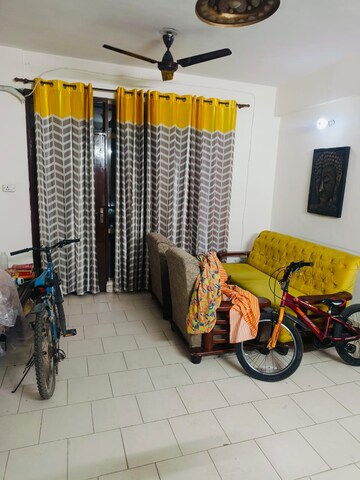 Parking in 2.5 BHK Apartment at Maple Heights, Sector 43 – for Rent