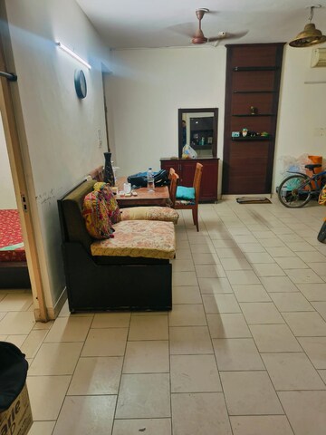 Living Room in 2.5 BHK Apartment at Maple Heights, Sector 43 – for Rent