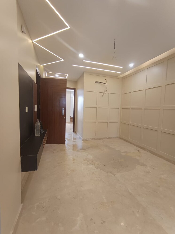 Room, paschim vihar 2.5 Bedroom 1000 Sq.Ft. Builder Floor In Paschim Vihar Delhi 8272841