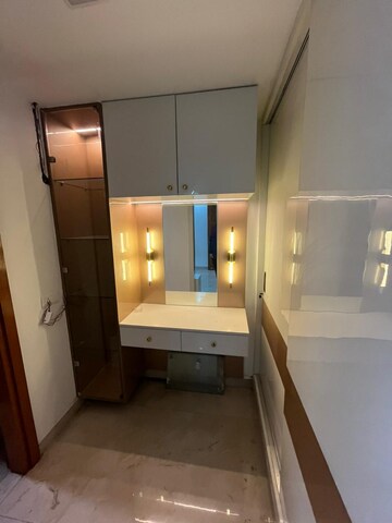 Kitchen in 4 BHK Apartment at Experion Capital, Gomti Nagar – for Rent