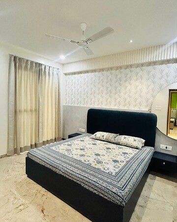 Bedroom in 4 BHK Apartment at Experion Capital, Gomti Nagar – for Rent