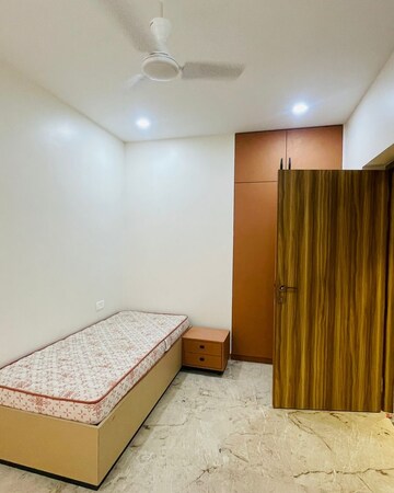 Bedroom in 4 BHK Apartment at Experion Capital, Gomti Nagar – for Rent