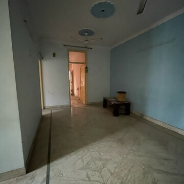 Room in 2 BHK Builder Floor at Green Fields Colony – for Rent