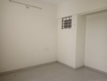 Room in 3 BHK Apartment at Globe Heights, Goregaon East – for Sale