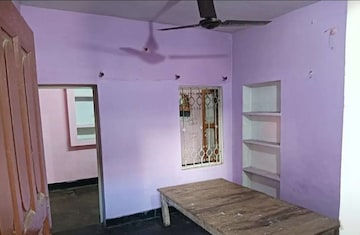 Room in 1 BHK Builder Floor at Aliganj – for Rent