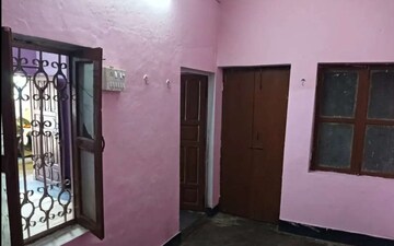 Room in 1 BHK Builder Floor at Aliganj – for Rent