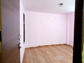 Room in 3.5 BHK Builder Floor at Krishna Nagar – for Rent