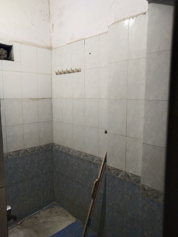 Bathroom, rwa-apartments-sector-40 2.5 Bedroom 750 Sq.Ft. Apartment In Sector 40 Noida 8273116
