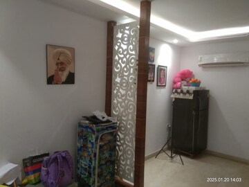 Room in 3 BHK Builder Floor at Chittaranjan Park – for Rent