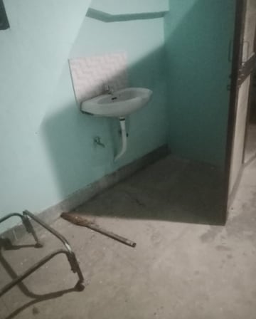 Bathroom in 1 BHK Independent House at Aliganj – for Rent