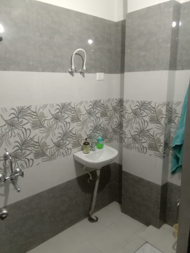 Bathroom, kavi nagar 4 Bedroom 355 Sq.Yd. Builder Floor In Kavi Nagar Ghaziabad 8273279