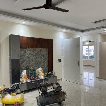 Living Room in 5 BHK Builder Floor at Sector 42 – for Rent