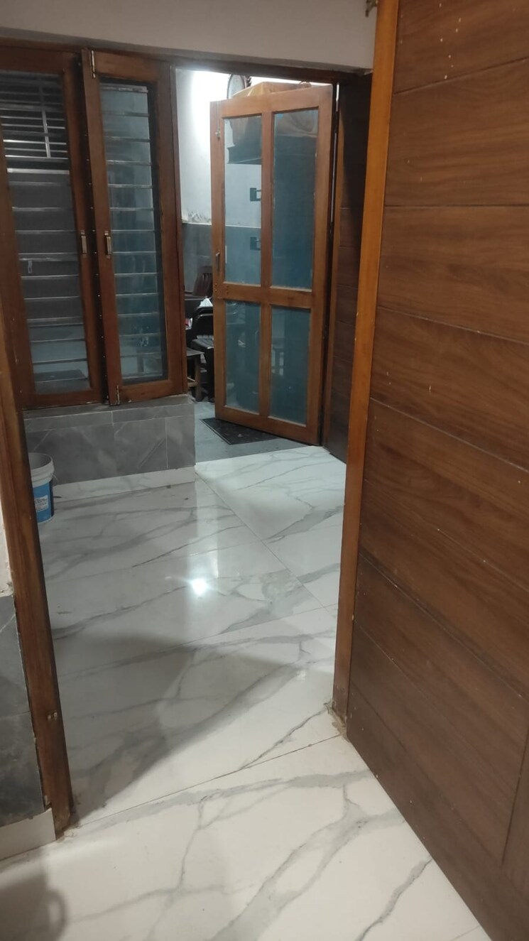 Room, sector 46 2.5 Bedroom 108 Sq.Yd. Independent House In Sector 46 Faridabad 8273532