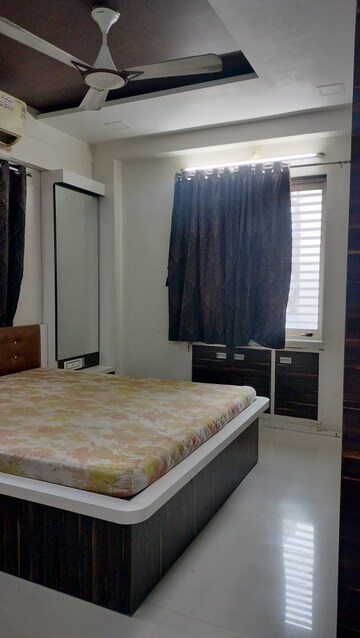 Bedroom in 3 BHK Apartment at Paldi – for Rent