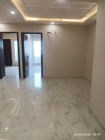Room in 3 BHK Builder Floor at NK Sharma Savitry Greens 2, Ghazipur – for Rent