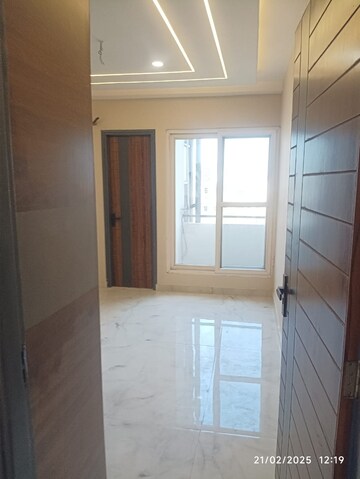 Room in 3 BHK Builder Floor at NK Sharma Savitry Greens 2, Ghazipur – for Rent