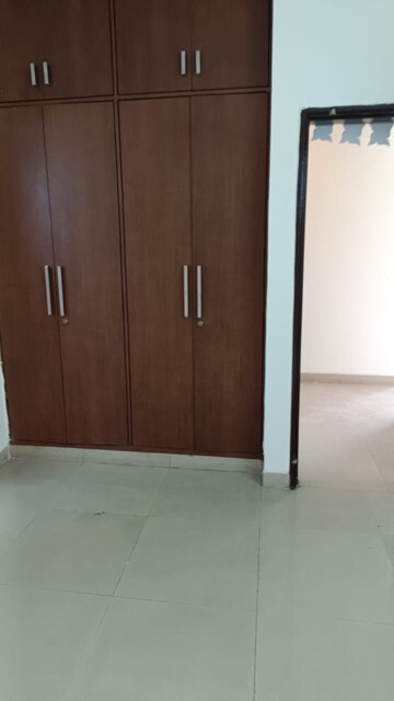Room in 2.5 BHK Apartment at Spaze Privy, Sector 72 – for Sale