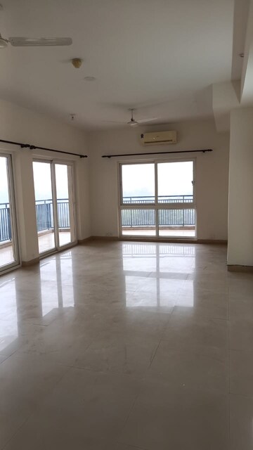 Room in 2.5 BHK Apartment at Spaze Privy, Sector 72 – for Sale
