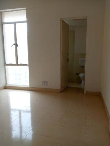 Room in 2 BHK Apartment at Conscient Habitat, Sector 99a – for Rent