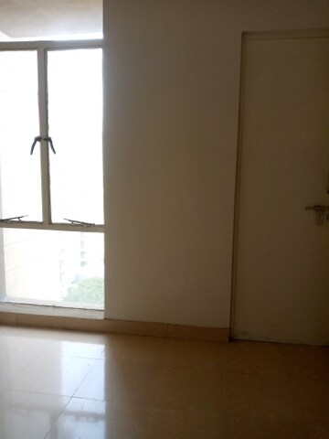 Room in 2 BHK Apartment at Conscient Habitat, Sector 99a – for Rent