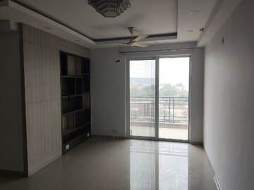Room in 3.5 BHK Apartment at DLF Express Greens, Manesar Sector 1a – for Rent