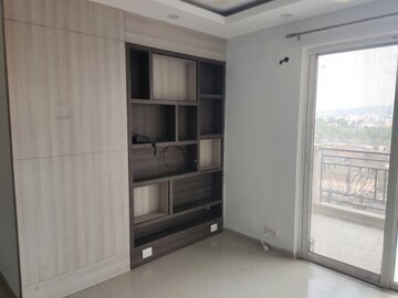 Room in 3.5 BHK Apartment at DLF Express Greens, Manesar Sector 1a – for Rent