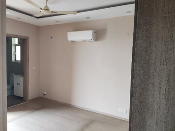 Room in 3.5 BHK Apartment at DLF Express Greens, Manesar Sector 1a – for Rent