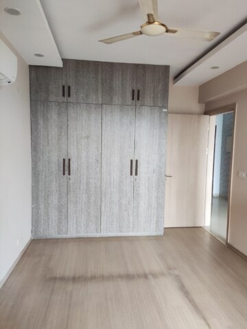 Room in 3.5 BHK Apartment at DLF Express Greens, Manesar Sector 1a – for Rent