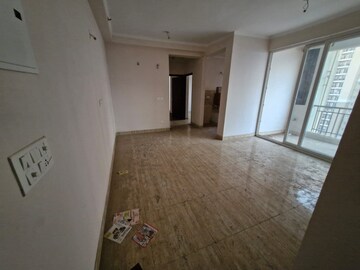 Room in 2.5 BHK Apartment at Amrapali Golf Homes, Sector 4, Greater Noida – for Sale