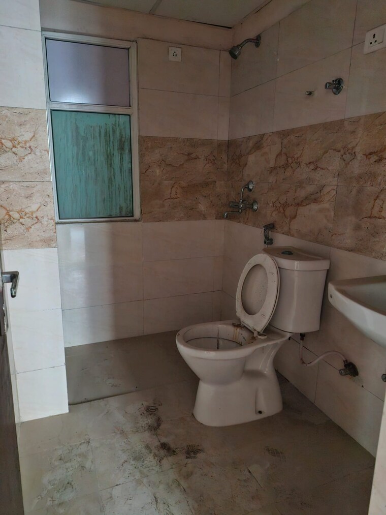 Bathroom, amrapali-golf-homes 2.5 Bedroom 945 Sq.Ft. Apartment In Sector 4, Greater Noida Greater Noida 8274703