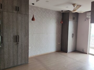 Room in 3.5 BHK Apartment at DLF Express Greens, Manesar Sector 1a – for Rent