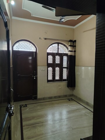 Room in 3 BHK Builder Floor at Sector 2 – for Rent