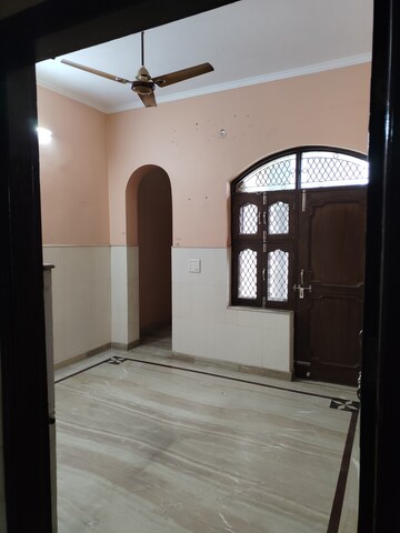 Room in 3 BHK Builder Floor at Sector 2 – for Rent