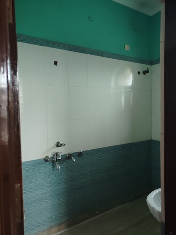 Attached Bathroom in 3 BHK Builder Floor at Sector 2 – for Rent