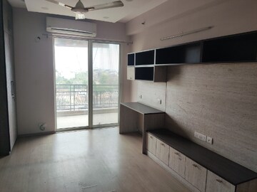 Room in 3.5 BHK Apartment at DLF Express Greens, Manesar Sector 1a – for Rent