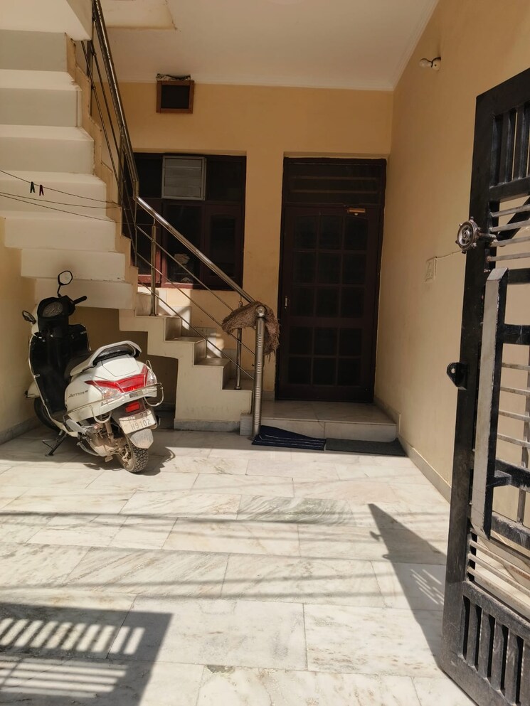  Parking, kharar road 3 Bedroom 115 Sq.Yd. Independent House In Kharar Road Mohali 8274180