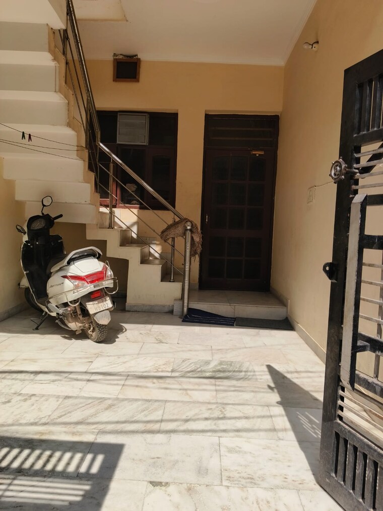  Parking, kharar road 3 Bedroom 115 Sq.Yd. Independent House In Kharar Road Mohali 8274180