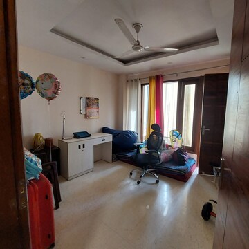 Living Room in 3 BHK Builder Floor at Ansal Sushant Lok I, Sector 43 – for Rent