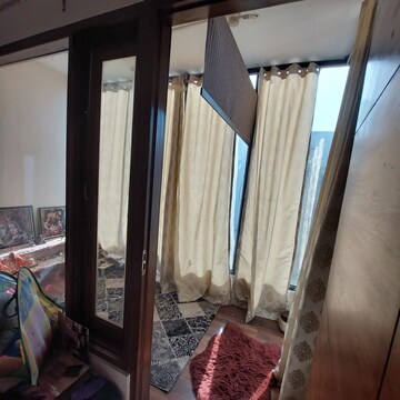 Building Lobby in 3 BHK Builder Floor at Ansal Sushant Lok I, Sector 43 – for Rent