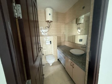 Bathroom in 2 BHK Builder Floor at Eldeco Ananda, Sector 48 – for Rent