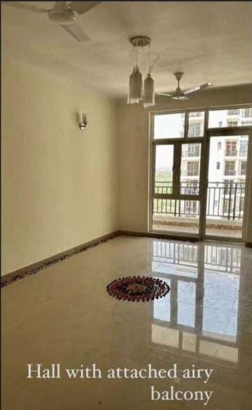 Room in 4 BHK Apartment at DLF The Icon, Dlf Phase V – for Sale