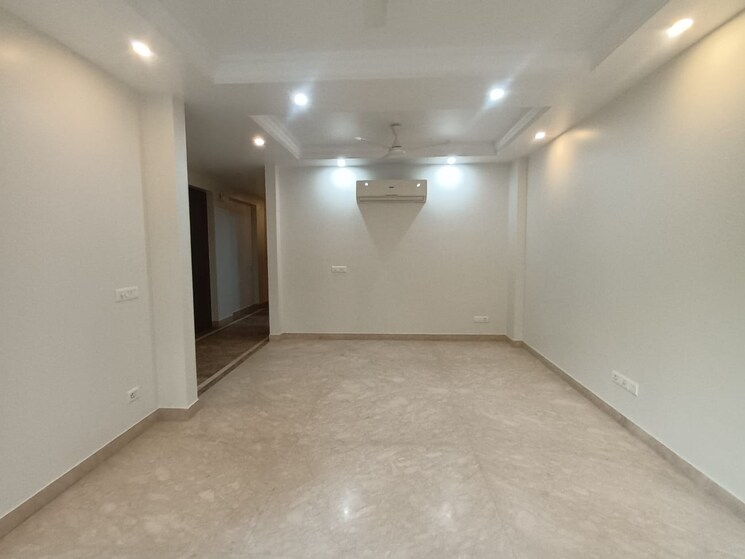 Room, uday park 3 Bedroom 1500 Sq.Ft. Builder Floor In Uday Park Delhi 8274308