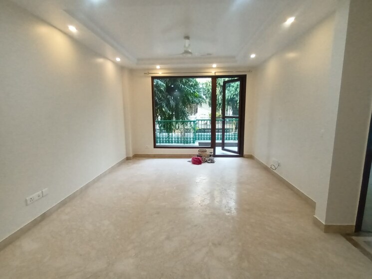 Room, uday park 3 Bedroom 1500 Sq.Ft. Builder Floor In Uday Park Delhi 8274308